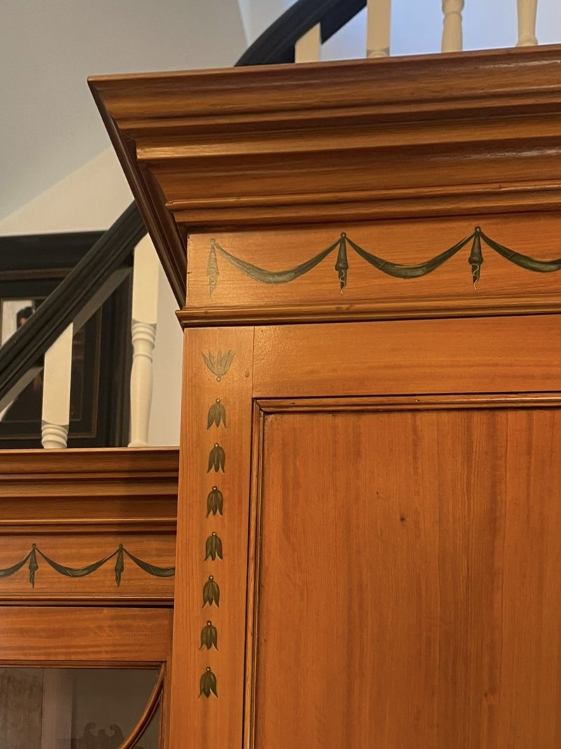 Large Quality Satinwood Breakfront Bookcase with Original Painted Decoration - Image 4